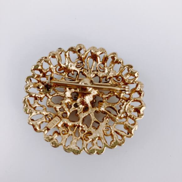Vintage Signed JJ Filigree Brooch Gold Tone Rhinestone and Faux Pearl 1970s Pin - Picture 5 of 6